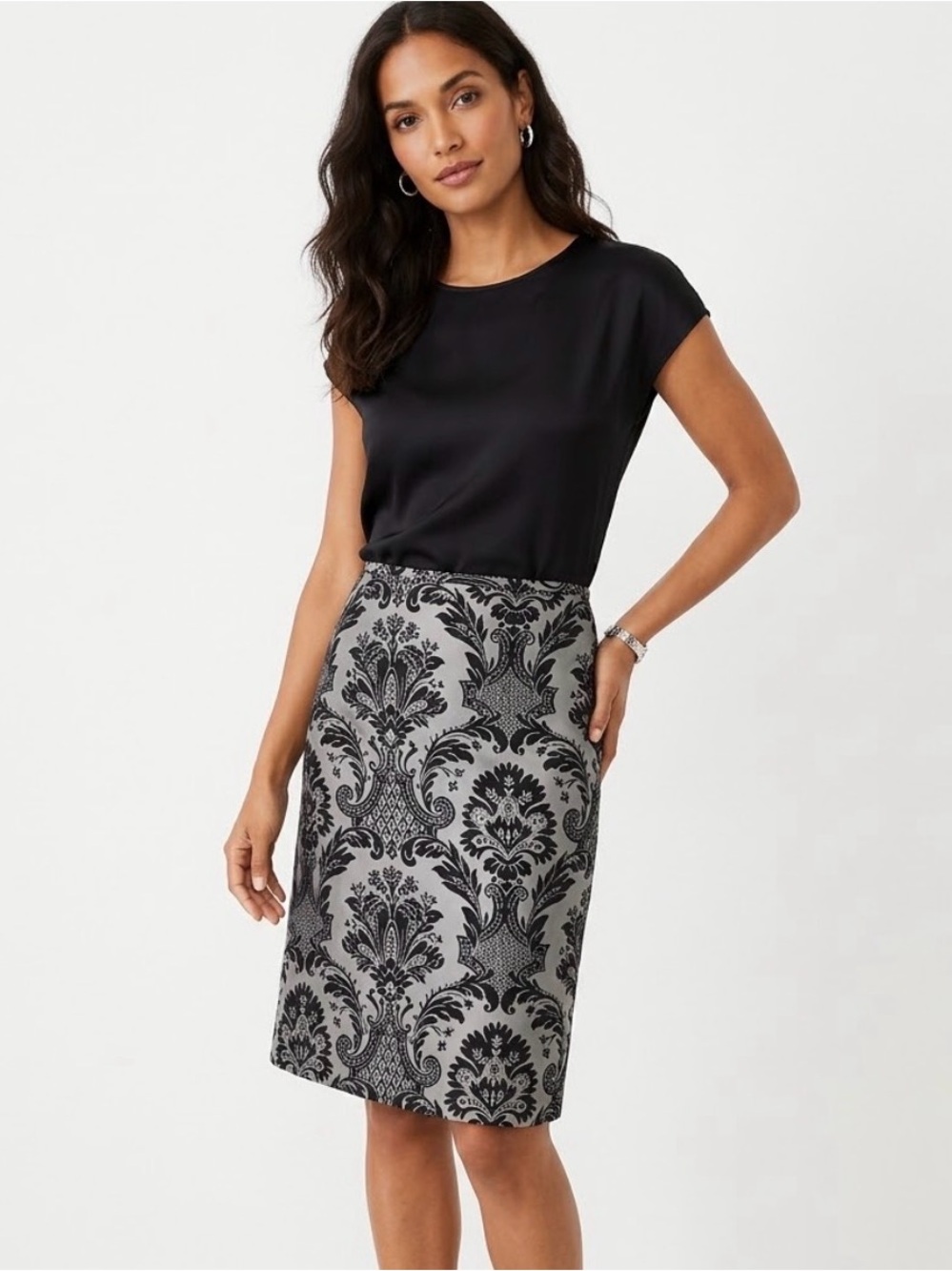 LOFT Ann Taylor Baroque Silky Silver Grey Black Pencil Skirt Fully Lined Size 8